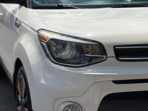 Used 2018 Kia Soul + FWD image 10