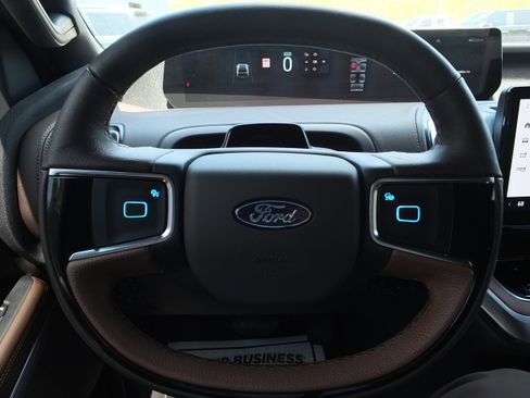 Used 2025 Ford Expedition King Ranch image 24