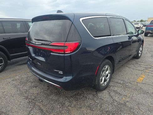 Used 2024 Chrysler Pacifica Limited w/ Trailer Tow Group AWD/4WD image 3