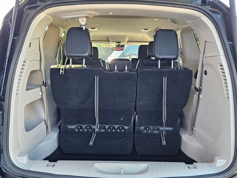 Used 2024 Chrysler Pacifica Touring-L image 27