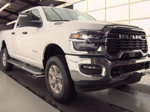 Used 2026 RAM 2500 Big Horn AWD/4WD image 2