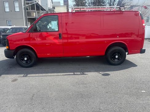 Used 2015 Chevrolet Express 2500 RWD image 9