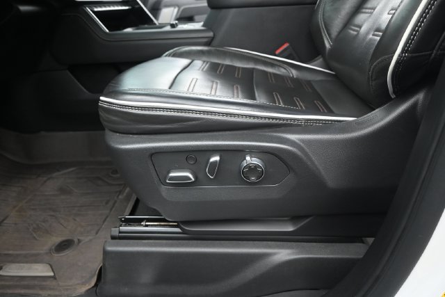 Used 2025 Toyota Camry LE FWD image 9