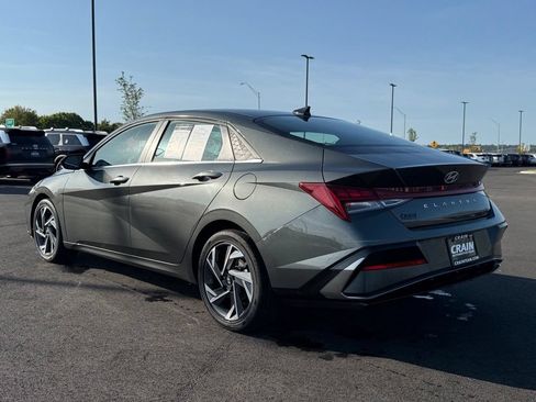 Used 2025 Hyundai Elantra SEL FWD image 7