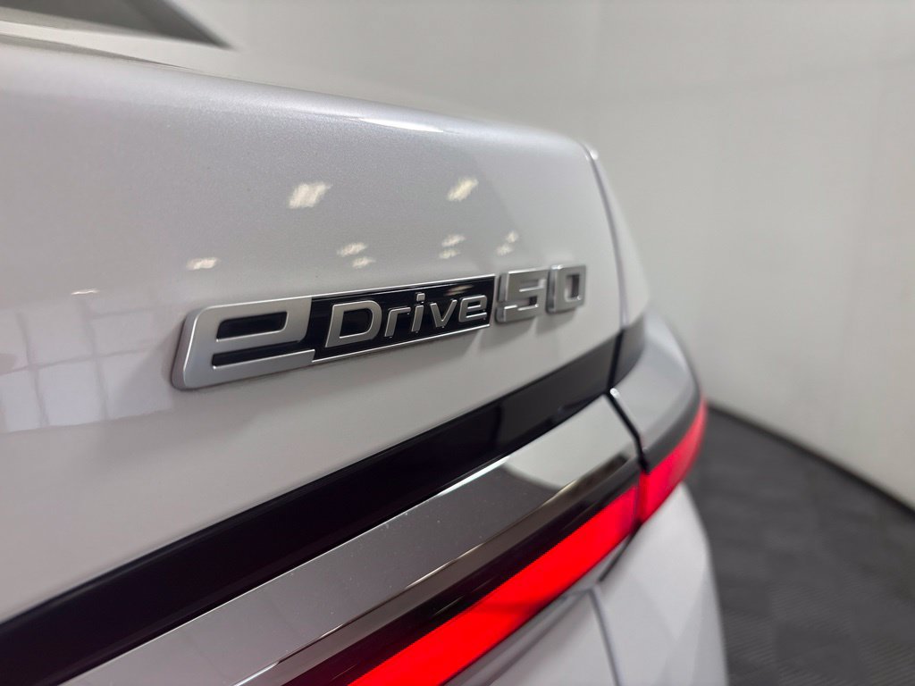 Certified 2024 BMW i7 eDrive50 w/ M Sport Package RWD image 10