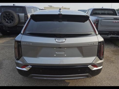 Used 2025 Cadillac Optiq Luxury 2 w/ LPO, Floor Liner Package AWD/4WD image 8