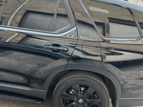 Used 2025 Honda Pilot Black Edition image 5