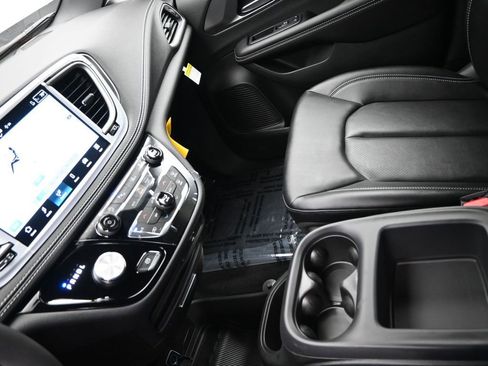 New 2026 Chrysler Pacifica Select AWD/4WD image 16