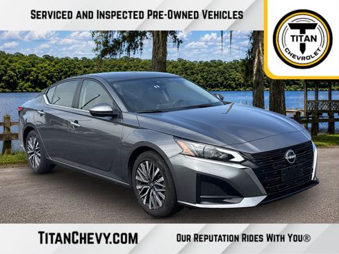 Used 2025 Nissan Altima 2.5 SV FWD image 1