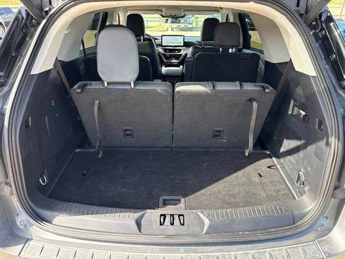 Used 2025 Ford Explorer Active w/ Active Comfort Package RWD image 10