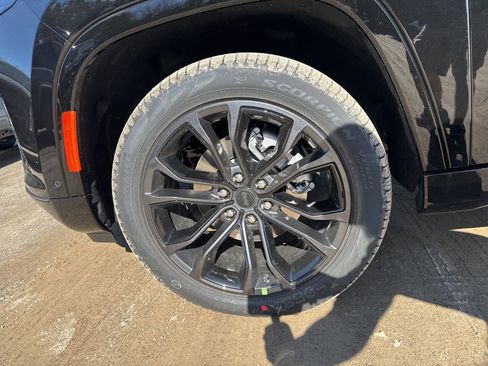New 2026 Jeep Grand Wagoneer Summit AWD/4WD image 9