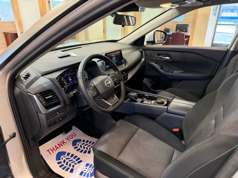 Used 2025 Nissan Rogue SV image 8