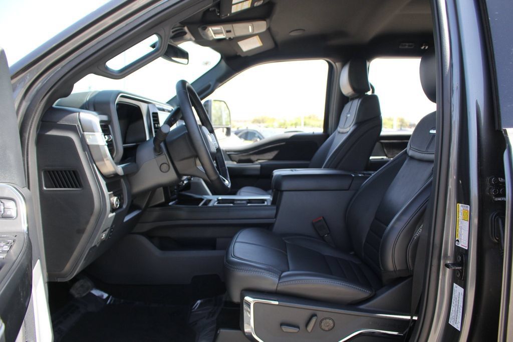 Used 2026 Ford F450 Platinum w/ FX4 Off-Road Package AWD/4WD image 9