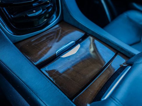 Used 2020 Cadillac Escalade ESV Premium Luxury image 23