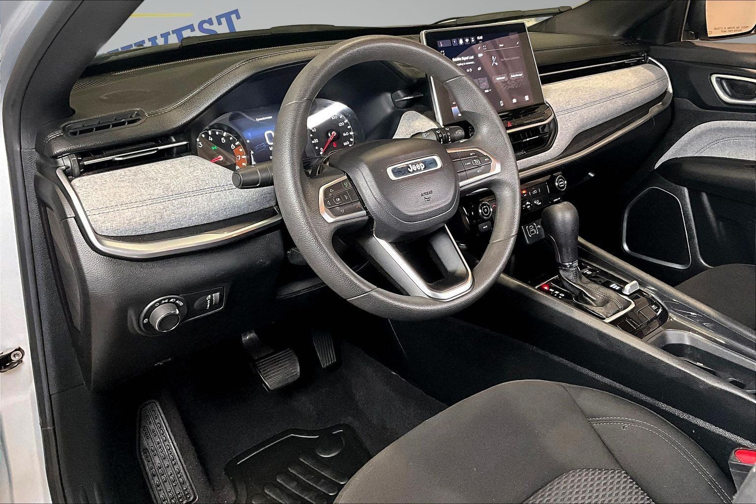 Used 2024 Jeep Compass Sport AWD/4WD image 17
