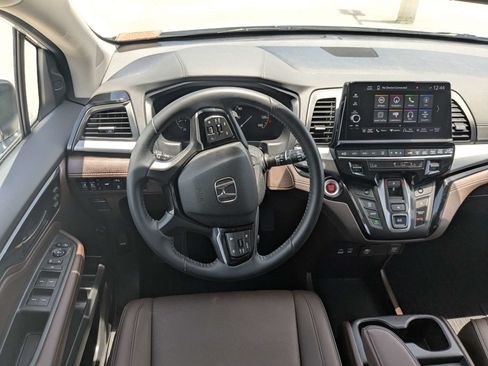 Used 2025 Honda Odyssey Touring image 23