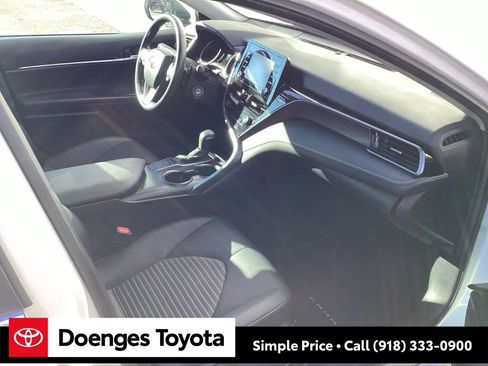 Used 2024 Toyota Camry SE image 8