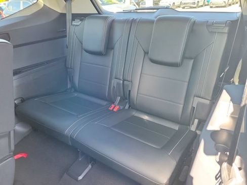 Certified 2023 Volkswagen Atlas SE w/ Black Wheel Package FWD image 12
