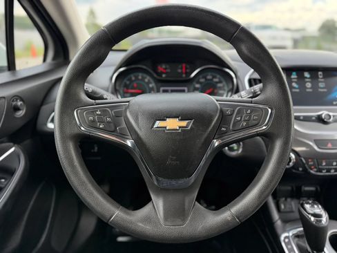 Used 2018 Chevrolet Cruze LT w/ Convenience Package FWD image 24