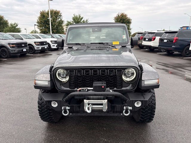 Used 2024 Jeep Gladiator Sport AWD/4WD image 2