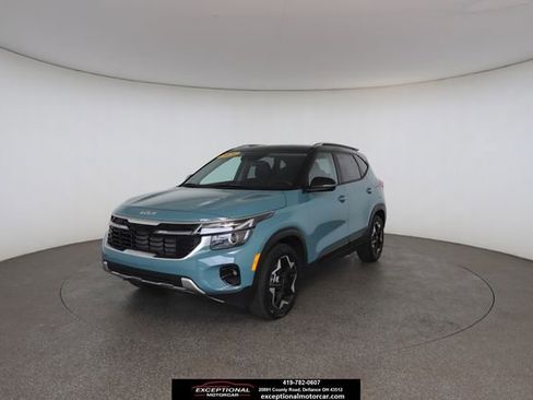 Used 2023 Honda HR-V LX image 1