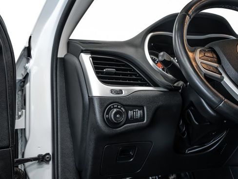 Used 2018 Jeep Cherokee Latitude Plus image 13