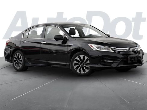 Used 2017 Honda Accord Touring image 1