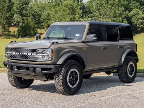 New 2025 Ford Bronco Badlands image 3