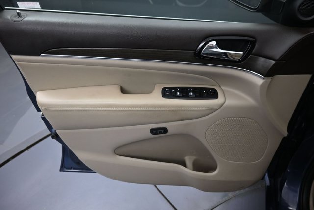 Used 2019 Jeep Grand Cherokee Overland AWD/4WD image 27