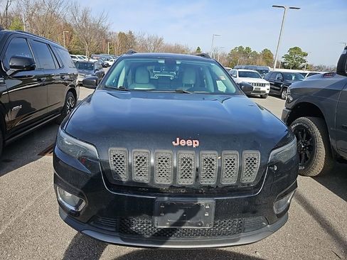 Used 2019 Jeep Cherokee Limited image 2