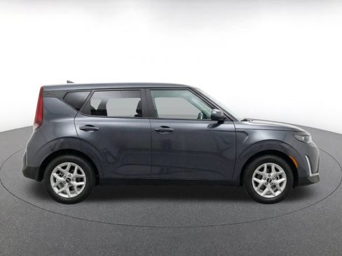Used 2025 Kia Soul LX w/ LX Technology Package FWD image 13