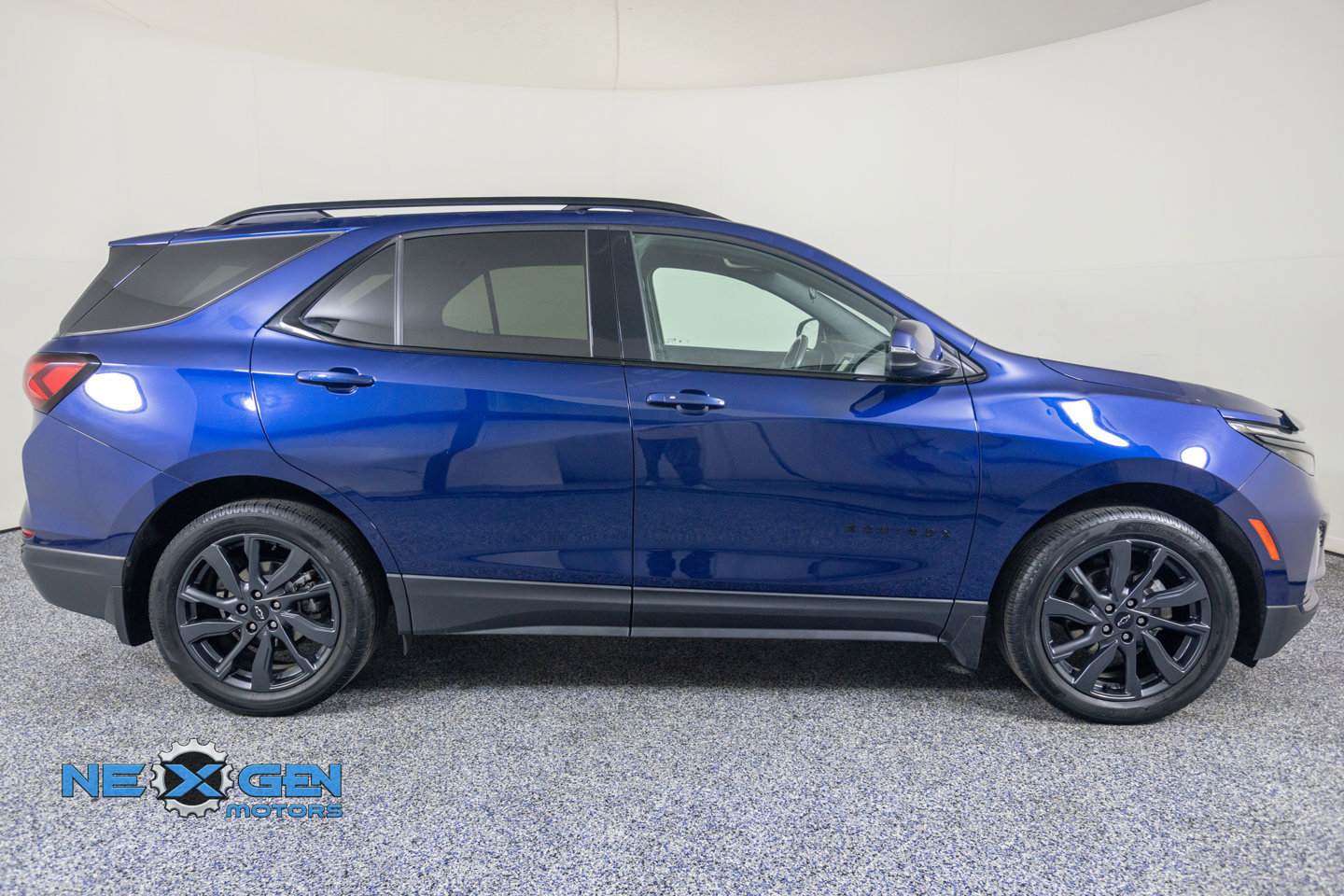 Used 2022 Chevrolet Equinox RS w/ LPO, Floor Liner Package FWD image 9