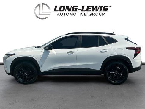 Used 2026 Chevrolet Trax ACTIV FWD image 2