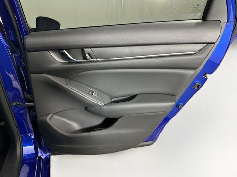 Used 2018 Honda Accord Sport image 27