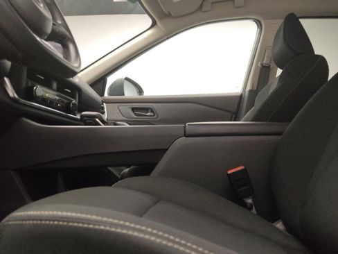 Used 2023 Nissan Rogue S FWD image 17