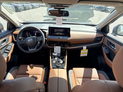 New 2026 Nissan Rogue Platinum AWD/4WD image 13