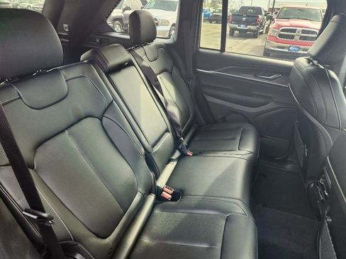 Used 2025 Jeep Grand Cherokee Limited w/ Trailer Tow Package image 16