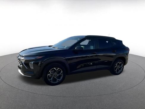 Used 2025 Chevrolet Trax LT image 4