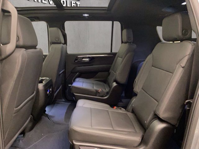 New 2026 Chevrolet Suburban Z71 w/ Z71 Off-Road Package AWD/4WD image 9