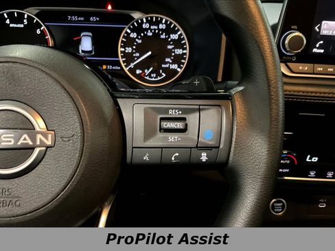 Used 2022 Nissan Rogue SV image 12