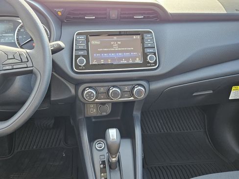 New 2025 Nissan Kicks Play S image 8
