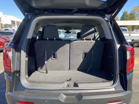 Used 2022 GMC Acadia SLE w/ Driver Convenience Package image 40