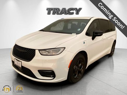 Used 2024 Chrysler Pacifica Limited FWD image 1