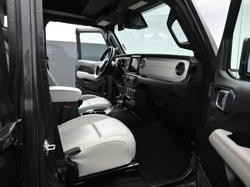 Used 2021 Jeep Wrangler Unlimited Sahara AWD/4WD image 20