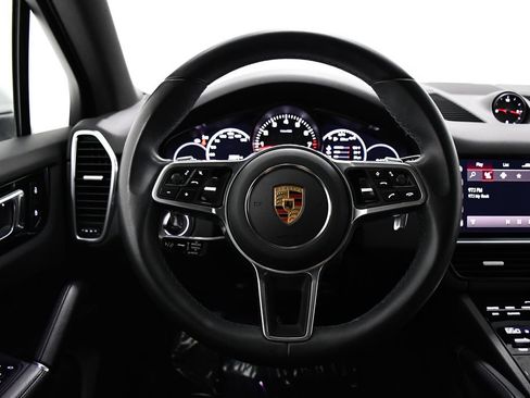 Used 2023 Porsche Cayenne AWD/4WD image 9