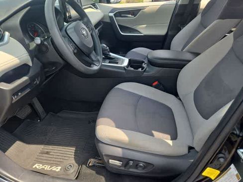 Used 2019 Toyota RAV4 XLE w/ Convenience Package FWD image 16