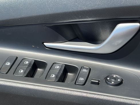 Used 2024 Hyundai Elantra Limited FWD image 7