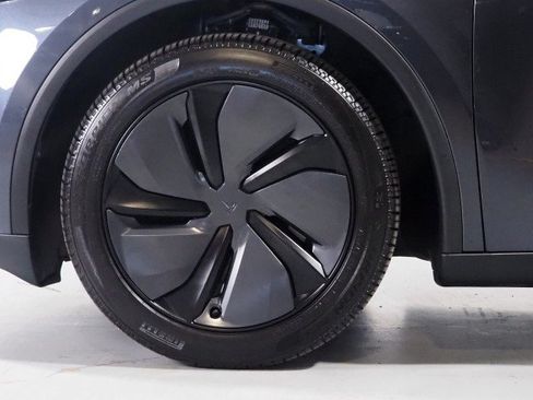 Used 2026 Tesla Model Y Long Range RWD image 53
