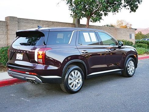 Certified 2023 Hyundai Palisade SE image 8