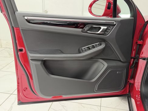 New 2026 Porsche Macan image 27